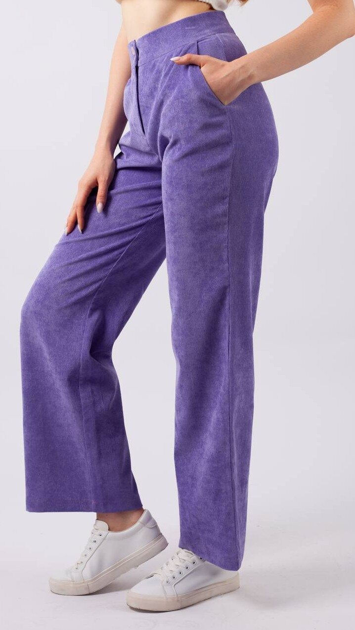 Брюки, ‼️новинки‼️
брюки из микровельвета 
рост модели: 175 см 
ткань: микровельвет  
размеры: 42-48 
цена: 700 сом 
❗️есть также длинный вариант брюк арт.482321