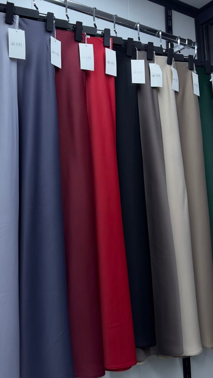 Юбки, 

юбки шелк 
модель: русалка 
ткань: японский шелк 
длина: макси (100см)
размер: 42-44-46-48

цена: 750

 арт.490169
